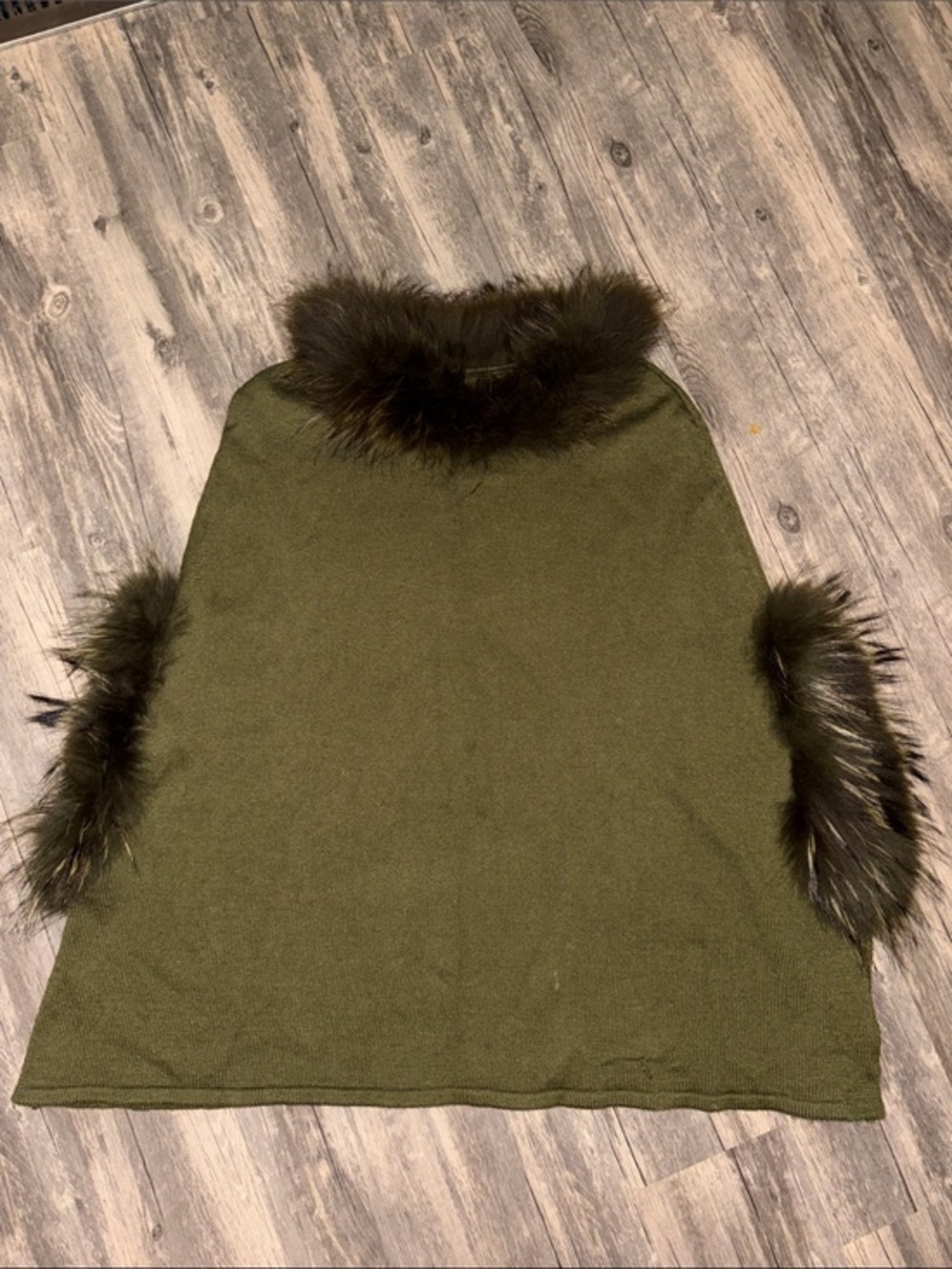 LOVE TOKEN WOMEN GENUINE RACCOON FUR TRIMMED CAPE PONCHO XS/S  $369
